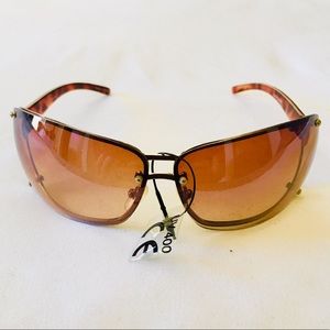 WOMEN FASHION SUNGLASSES.  NEW.